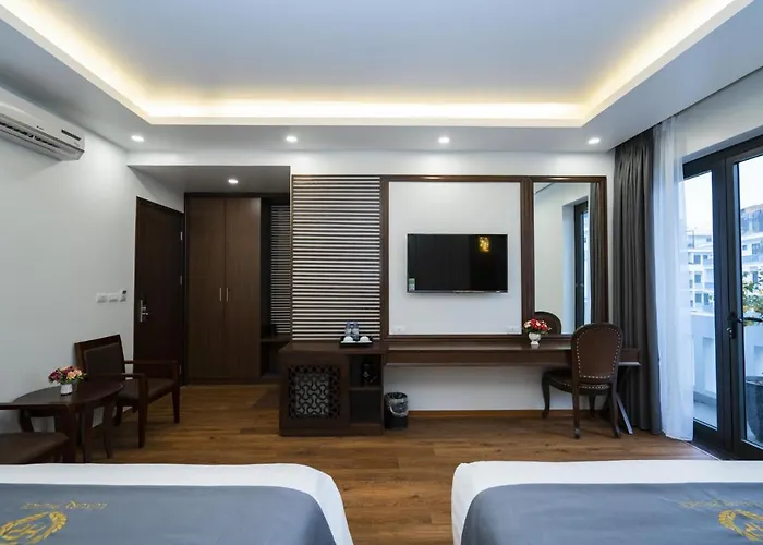 Khách sạn Luxury Palace