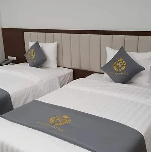 Khách sạn Luxury Palace