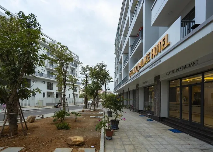 Khách sạn Luxury Palace