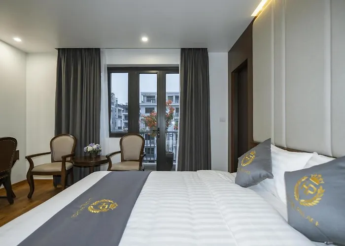 Khách sạn Luxury Palace 3*