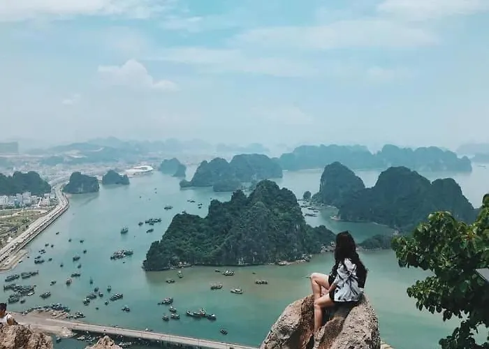 Khách sạn Luxury Palace 3*