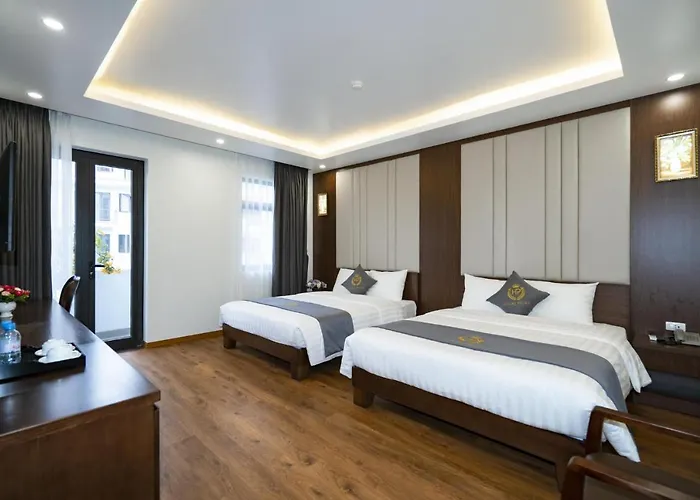 Khách sạn Luxury Palace